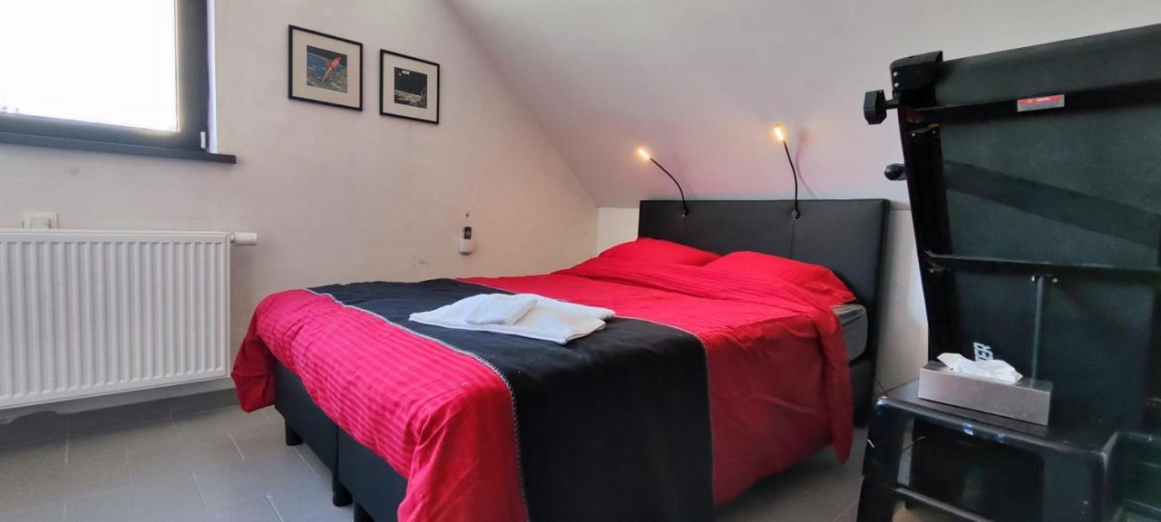 Logeerkamer Xxl 25 M2 Zemst エクステリア 写真